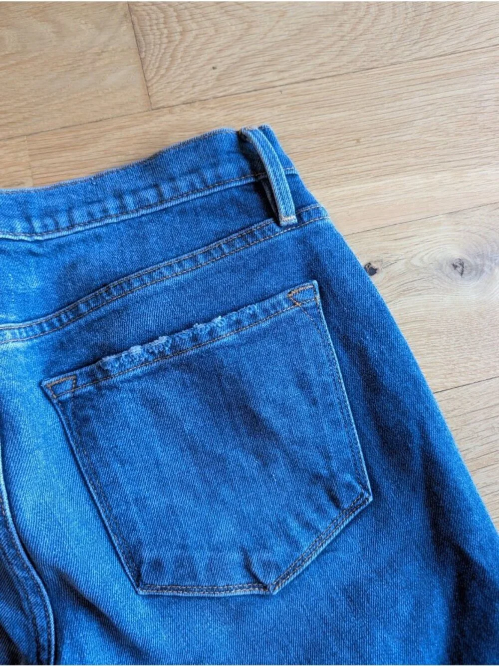 FRAME Medium Wash La Garcon Crop Blue Jeans, Size 26